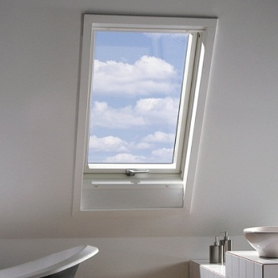 Мансардное окно FAKRO со среднеповоротным открыванием FTP-V U3 Профи, цвет белый7.jpg_product